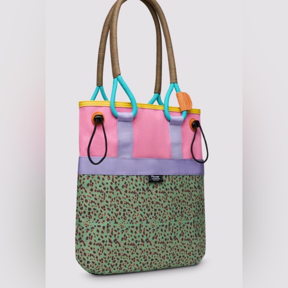 NWT Flower Mountain TOTE BAG in Lilac-Pink - Picture 3 of 6